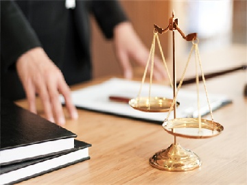 婚前同居是否属于作风问题？探讨婚前同居的道德与伦理边界。