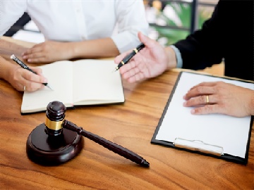 男子开保时捷偷电瓶案，判决期限揭晓？